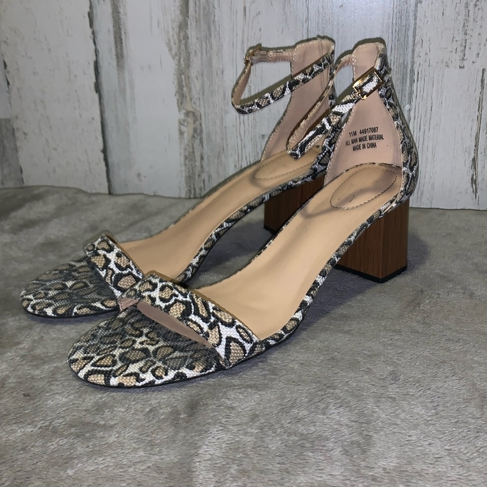 0102 Comfort Heeled Sandals